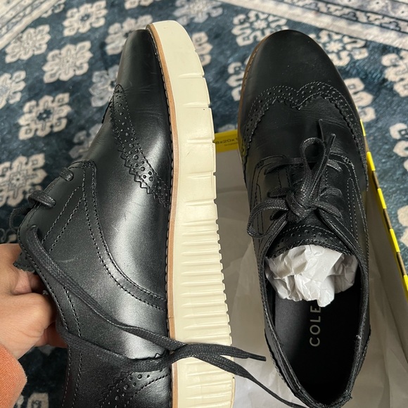 Cole Haan Black Oxfords Classic Brogue Design - Picture 2 of 5